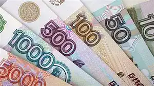 Скажется ли снижение курса рубля на жизни обычных граждан?