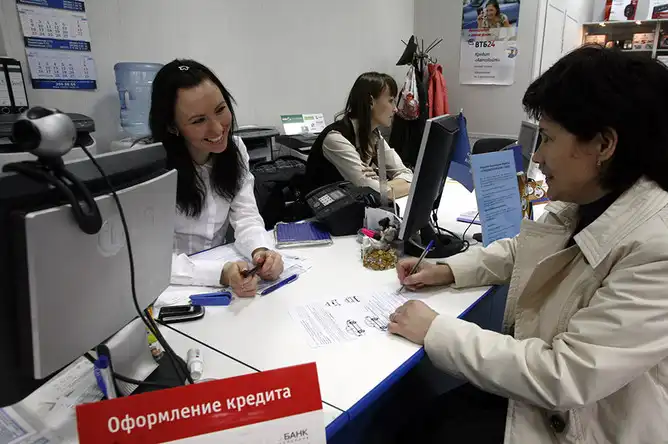 Работники каких сфер чаще всего берут кредиты ?