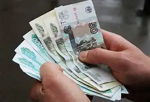 В качестве повышения потребительского спроса предлагается увеличить пенсии и зарплаты бюджетникам