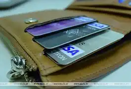 Опрос: 80% россиян не готовы отказаться от наличных