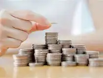 Россияне стали откладывать меньше денег на банковские вклады